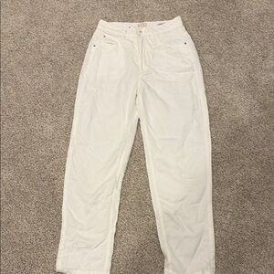 Guess Tapered High-Waisted Mom Jeans in White